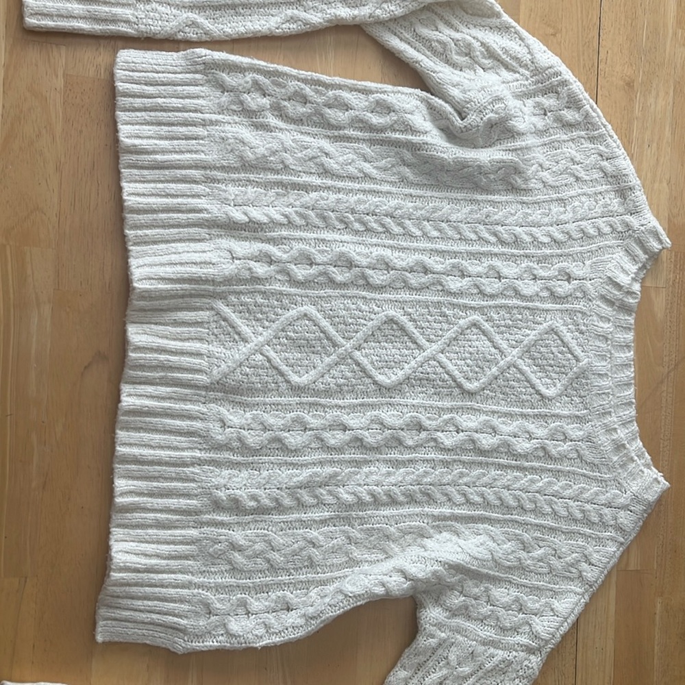 Cream American eagle sweater
